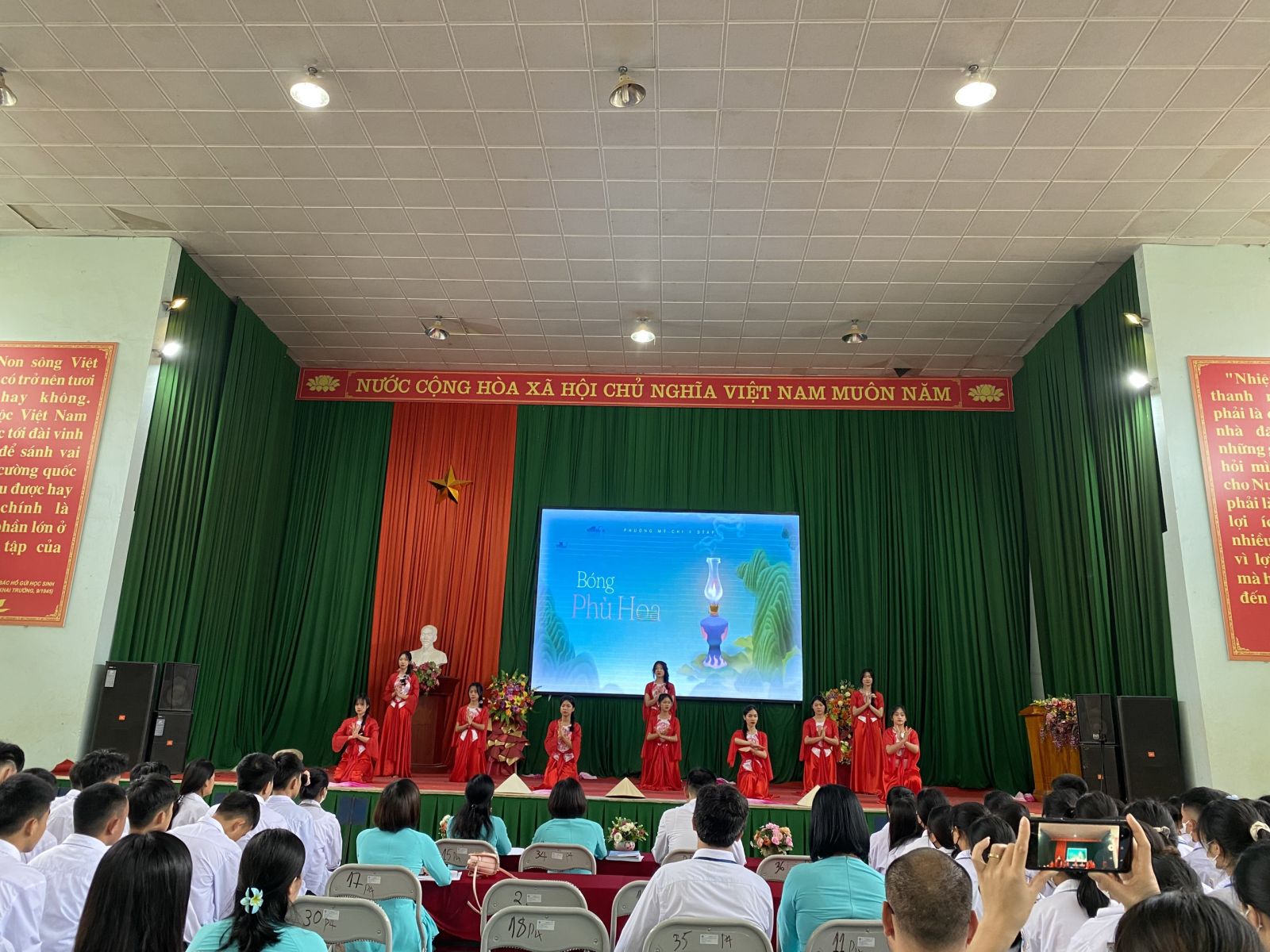 Trường THPT Hòa Bình tổ chức lễ tổng kết năm học 2023 - 2024