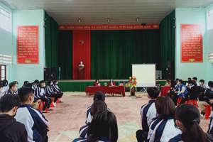 HỘI NGHỊ ĐỐI THOẠI GIỮA HIỆU TRƯỞNG VỚI HỌC SINH TRƯỜNG THPT HÒA BÌNH NĂM HỌC 2021-2022
