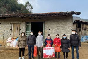 TRƯỜNG THPT HÒA BÌNH VỚI PHONG TRÀO XÂY DỰNG “HŨ GẠO TÌNH THƯƠNG”
