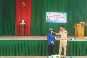 XÂY DỰNG CÁC MỐI QUAN HỆ TRONG VÀ NGOÀI NHÀ TRƯỜNG GẮN VỚI XÂY DỰNG “TRƯỜNG HỌC HẠNH PHÚC” TẠI TRƯỜNG THPT HÒA BÌNH